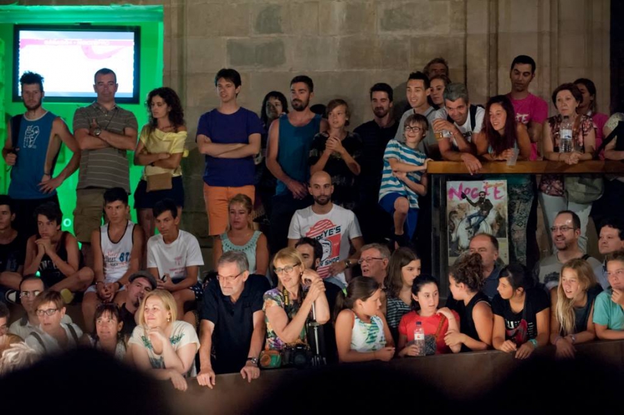 La mano jueves (España, Cataluña). 'Ricky, el profesor de tenis' Sábado 4 de julio. Plaza de la Compañía. NOCTE 2015  Foto de Eduardo Lecina.